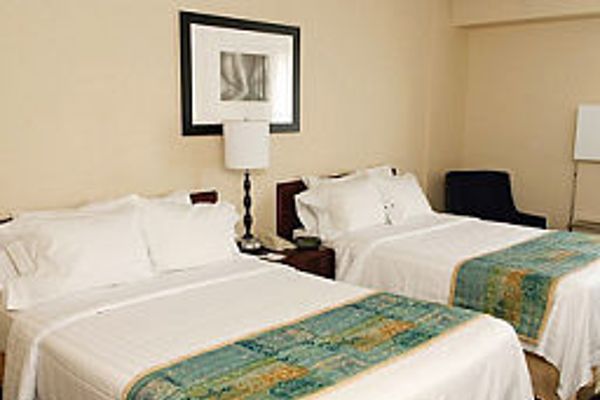 CHARLESTON CAPITOL HOTEL (Charleston)